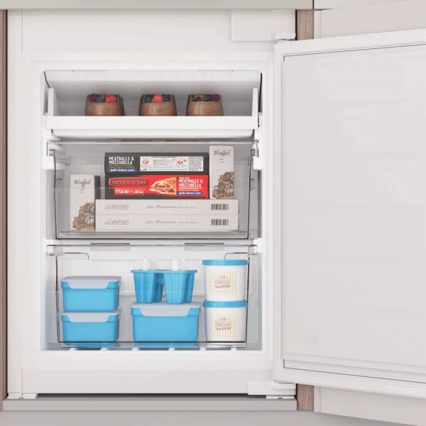    Indesit INC20T321EU (859991636040) -  5