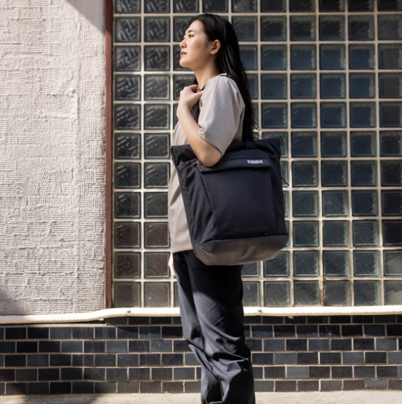 ����� Thule Paramount Crossbody Tote 22L PARATB-3116 Black (3205009) - �������� 3