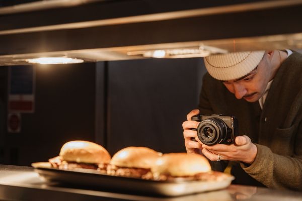   Canon EOS R50 V RF-S 14-30 IS STM PZ Content Creator Kit (6895C030AA) -  7