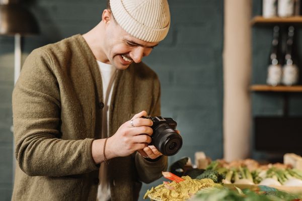   Canon EOS R50 V RF-S 14-30 IS STM PZ Content Creator Kit (6895C030AA) -  8