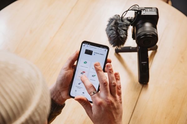   Canon EOS R50 V RF-S 14-30 IS STM PZ Content Creator Kit (6895C030AA) -  9