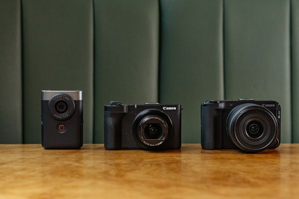   Canon EOS R50 V RF-S 14-30 IS STM PZ Content Creator Kit (6895C030AA) -  23