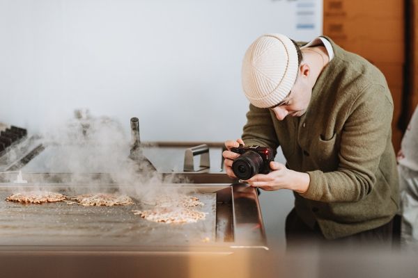   Canon EOS R50 V RF-S 14-30 IS STM PZ Content Creator Kit (6895C030AA) -  10