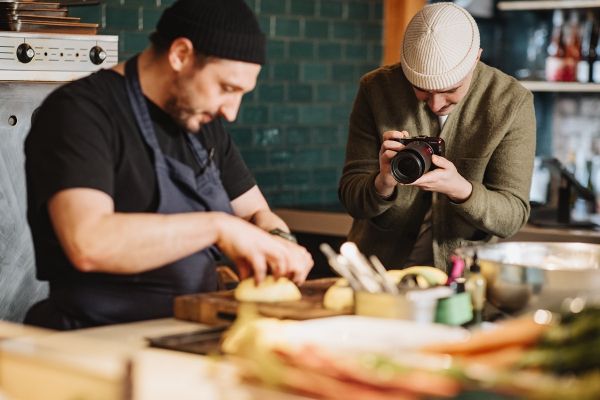   Canon EOS R50 V RF-S 14-30 IS STM PZ Content Creator Kit (6895C030AA) -  25