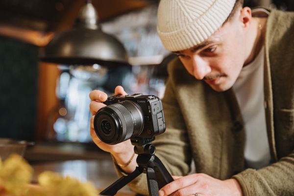   Canon EOS R50 V RF-S 14-30 IS STM PZ Content Creator Kit (6895C030AA) -  13