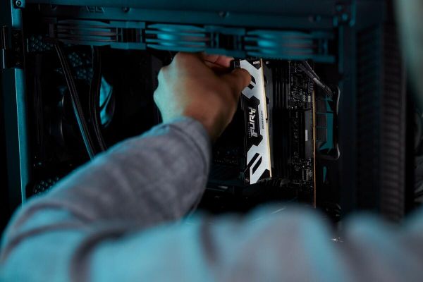 ������ ������ DDR5 2x48GB/6400 Kingston Fury Renegade Silver (KF564C32RSK2-96) - �������� 9