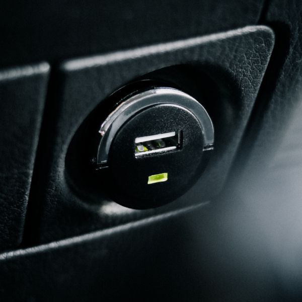 ������������ �������� ������� Strax bulk Car Charger 2.4A Single USB-A Black (4029948595757) - �������� 6