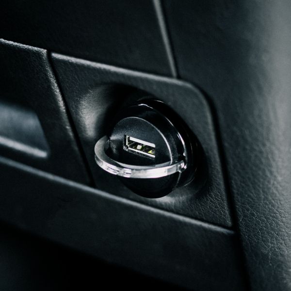    Strax bulk Car Charger 2.4A Single USB-A Black (4029948595757) -  7