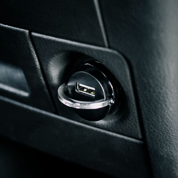 ������������ �������� ������� Strax bulk Car Charger 2.4A Single USB-A Black (4029948595757) - �������� 7