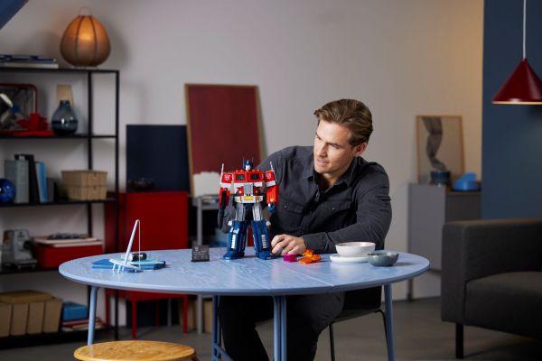 ����������� LEGO Icons Optimus Prime 10302 - �������� 2