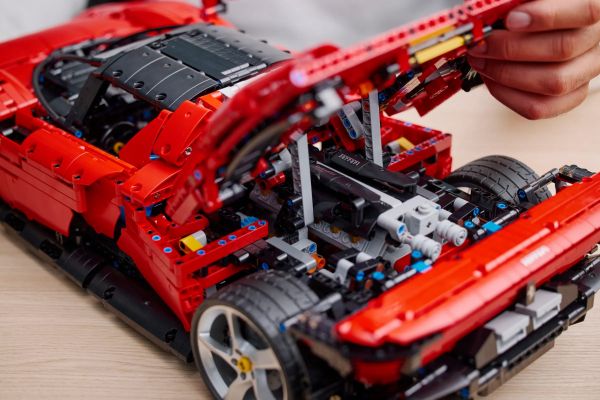  LEGO Technic Ferrari Daytona SP3 42143 -  5
