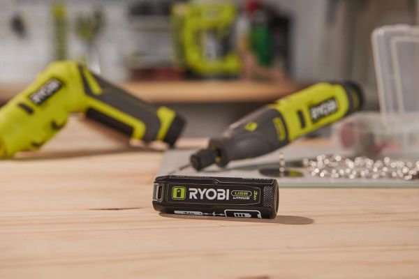 ����������� Ryobi RB4L30, USB Lithium, 4�, 3����� 5133006224 - �������� 2