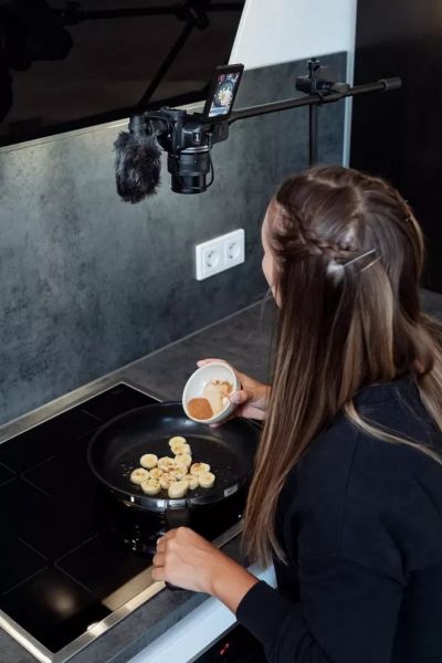 �������� ���������� Canon EOS R50 + RF-S 18-45 IS STM Black (5811C033) - �������� 11