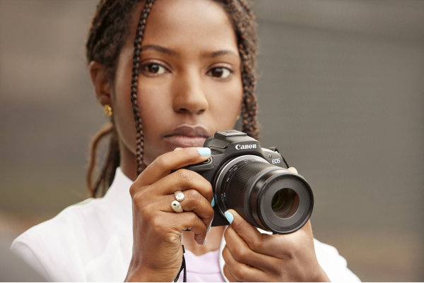 ����. ���������� Canon EOS R50 + RF-S 18-150 IS STM Black 5811C095 - �������� 18