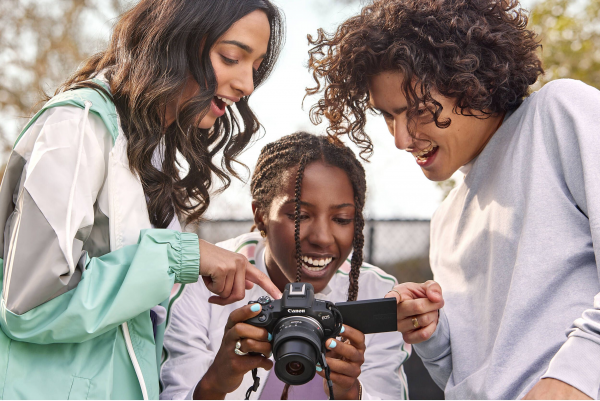 ����. ���������� Canon EOS R50 + RF-S 18-150 IS STM Black 5811C095 - �������� 17