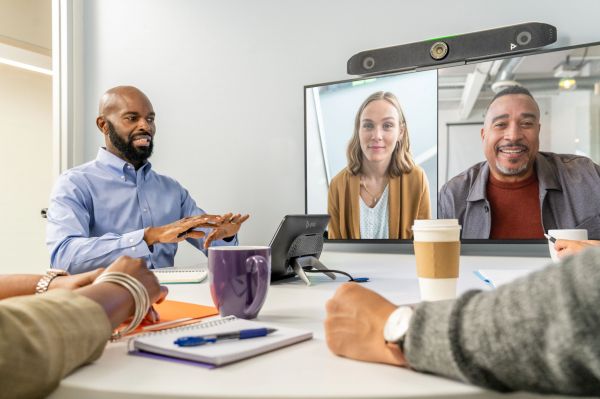 ������������� Poly Studio X52 � ������������ TC10, 4K, Poly Video OS, ����������� Microsoft Teams, Zoom Rooms, ����� 8D8L1AA - �������� 2