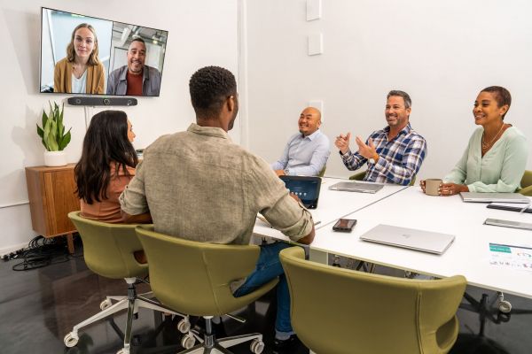 ������������� Poly Studio X52 � ������������ TC10, 4K, Poly Video OS, ����������� Microsoft Teams, Zoom Rooms, ����� 8D8L1AA - �������� 3