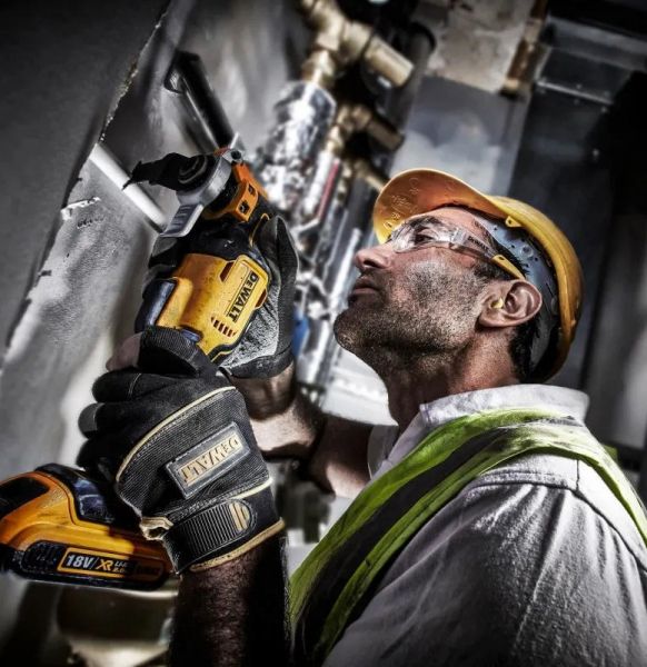 ������������������� ���������� �������������� DeWalt 18� XR Li-lon ����������� 20000 ��/��� 1.1�� ��� ��� � �� DCS356N - �������� 4