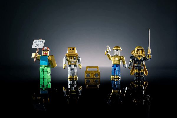   Roblox Four Figure Pack Roblox Icons - 15th Anniversary Gold Collectors Set, 4    ROB0527 -  10