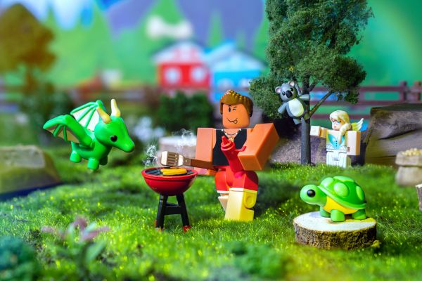  Roblox Multipack Adopt Me: Backyard BBQ ROG0190 -  10