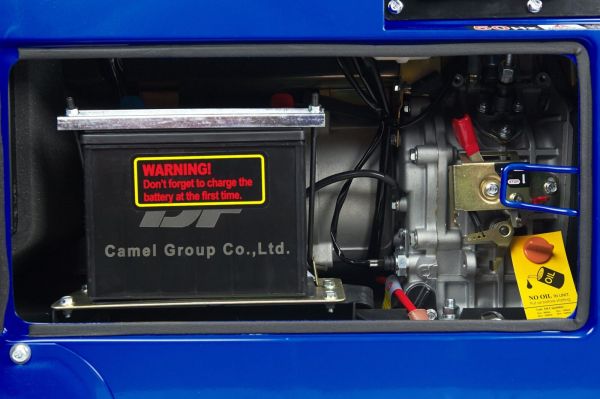 ��������� ��������� EnerSol, 230�/380� (1/3 ����), 6/6.5���, ������������ AVR, �����, 156��. SKDS-7EBAU - �������� 7