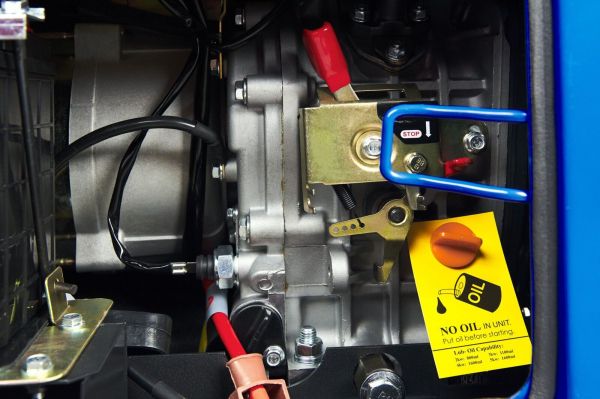 ��������� ��������� EnerSol, 230�/380� (1/3 ����), 6/6.5���, ������������ AVR, �����, 156��. SKDS-7EBAU - �������� 6