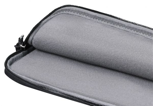    15.6" Defender Solid Black (26091) -  4