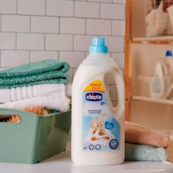 Кондиціонер для білизни Chicco Sensitive Sweet Talcum пом'якшувач тканин 1.5 л (8058664122455) - Картинка 2