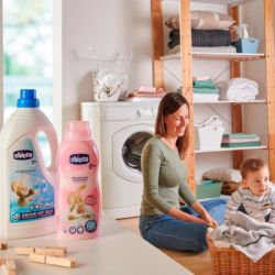 Кондиціонер для білизни Chicco Sensitive Delicate Flowers пом'якшувач тканин 750 мл (8058664122462) - Картинка 2