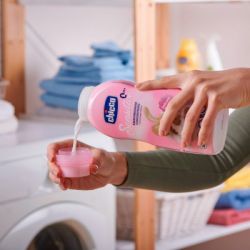 Кондиціонер для білизни Chicco Sensitive Delicate Flowers пом'якшувач тканин 750 мл (8058664122462) - Картинка 3