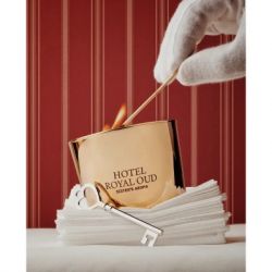 Ароматическая свеча Sister's Aroma Hotel Royal Oud 150 г (4820227786152) - Картинка 3