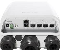  MikroTik FiberBox Plus (CRS305-1G-4S+OUT) (4x10G SFP+, 1xGE LAN, , IP66,-40/+70, POE in, DC, 2pin) -  4