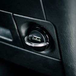 ������������ �������� ������� Strax bulk Car Charger 2.4A Single USB-A Black (4029948595757) - �������� 7