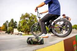 ������������ ������� JBL Charge 6 Squad (JBLCHARGE6SQUAD) - �������� 9