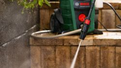 Минимойка высокого давления Bosch UniversalAquatak 135, 1900Вт, 135 бар, 410 л/ч, 7.9 кг, насадка 3-в-1 0.600.8A7.C00 - Картинка 3