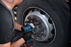 ��������� ������� Bosch GDS 18V-1050 H, 18�, 2x5.0 GAL1880 L-Box 0.601.9J8.522 - �������� 8
