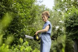 Кущоріз акумуляторний Karcher HGE 2-18 18В лезо 45см крок різу 18мм 2.34кг без АКБ та ЗП 1.445-600.0 - Картинка 5