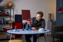 ����������� LEGO Icons Optimus Prime 10302 - �������� 2