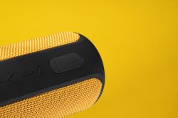 Портативная колонка 2E SoundXTube 2E-BSSXTWYW yellow - Картинка 10