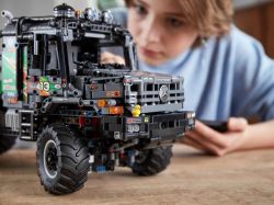 LEGO  Technic     Mercedes-Benz Zetros 42129 -  4