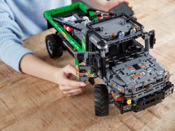 LEGO  Technic     Mercedes-Benz Zetros 42129 -  5