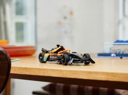 LEGO Technic    NEOM McLaren Formula E 42169 -  10