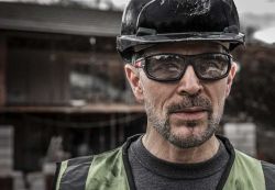 Очки защитные Milwaukee Performance, противооскольчатые, линзы-серые, поликарбонат 4932478908 - Картинка 3