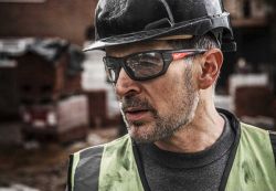 Очки защитные Milwaukee Performance, противооскольчатые, линзы-серые, поликарбонат 4932478908 - Картинка 2