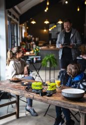 Инвертор напряжения аккумуляторный RYOBI ONE+ RY18BI150A-0, 220 Вольт, 150Вт/300Вт пиковая, (без АКБ и ЗУ) 5133004895 - Картинка 6