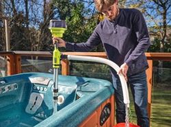 Ryobi Насос акумуляторний RY18STPA-0 5133005716 RYOBI, ONE+ 18В, телескопічний, підйом 7м, 0.7 бар, вихід 25 мм, IPX8 (без АКБ та ЗУ) 5133005716 - Картинка 3