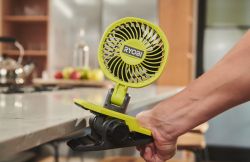 Вентилятор акумуляторний кліпса Ryobi USB Lithium RCF4-0 4В 3800об·хв обертання 325° поворот 180° 2 швидкості 0.29кг без АКБ та ЗП 5133006130 - Картинка 9
