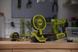 Вентилятор акумуляторний кліпса Ryobi USB Lithium RCF4-120G 4В акб 1х2А·год 3800об·хв обертання 325° поворот 180° 2 швидкості 0.29кг 5133006143 - Картинка 5