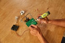 Паяльник аккумуляторный Ryobi USB Lithium RSI4-120G 4В 2А·ч 460°С светодиодная подсветка 0.1кг 5133006146 - Картинка 5