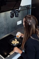 .  Canon EOS R50 + RF-S 18-45 IS STM + RF-S 55-210 IS STM Black 5811C034 -  12